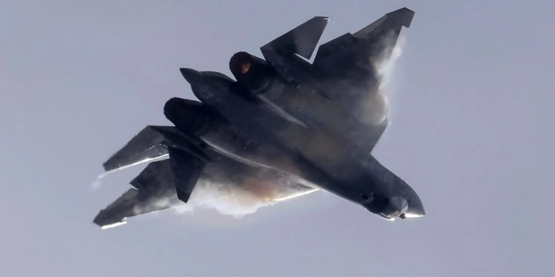 «Πολλαπλασιαστής ισχύος» το Su-57: Πως θα πολεμάει με τους «κυνηγούς» Okhotnik